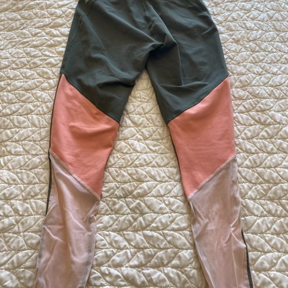Set of Three Zone High-Waisted 7/8 Fabletics Leggings - Picture 3 of 7